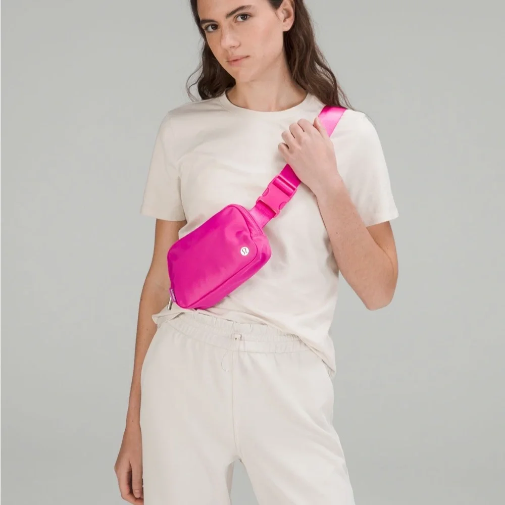 Lululemon Everywhere Belt Bag NWT sonic pink - Picture 8 of 9